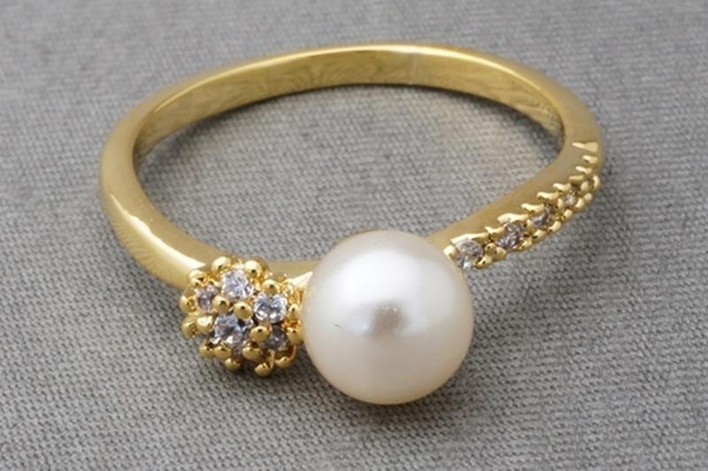 [Ozel] Romantic Mood Glossy Acrylic Brass Pearl Cubic Ring