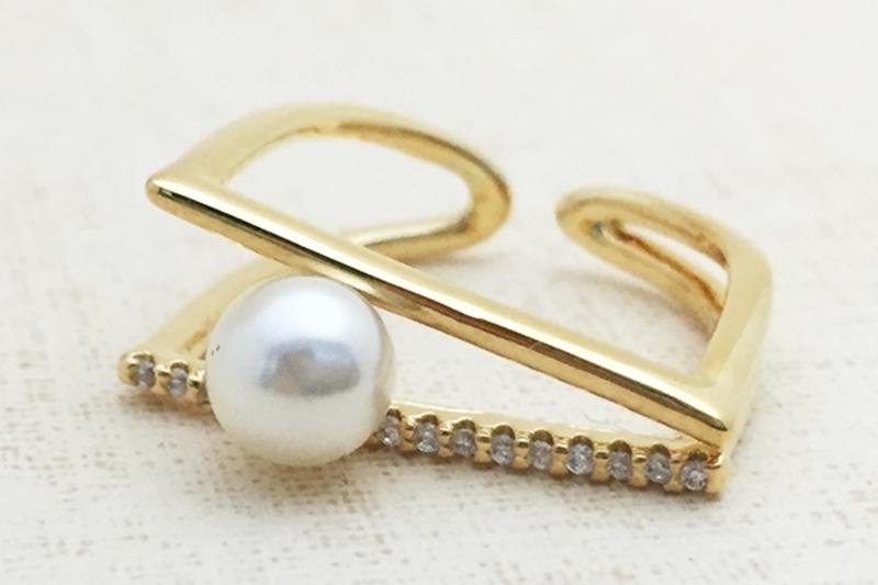 [Ozel] Casual Mood Glossy Acrylic Brass Pearl Cubic Ring