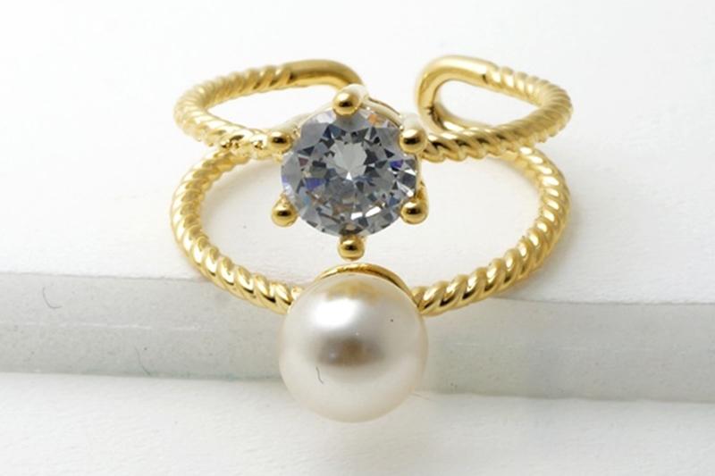 [Ozel] Wedding Guest Look Glossy Acrylic Brass Pearl Cubic Ring