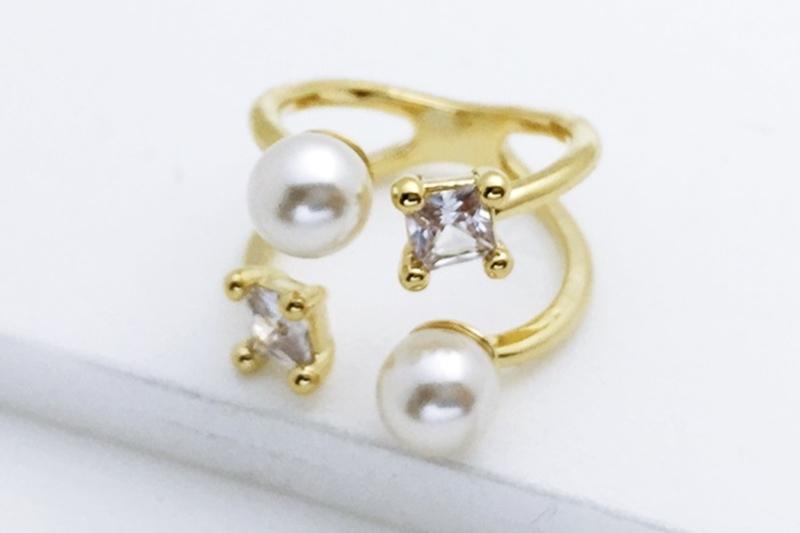 [Ozel] Romantic Mood Glossy Acrylic Brass Pearl Cubic Ring