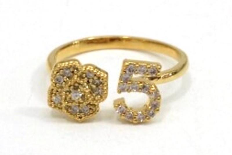 [Ozel] Vintage-inspired glossy brass cubic zirconia ring