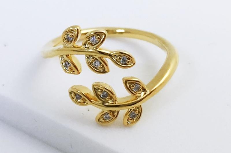 [Ozel] Luxurious Glossy Brass Cubic Ring