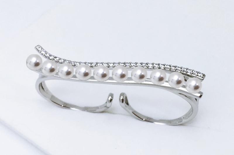 [Ozel] Modern Classic Glossy Acrylic Brass Pearl Cubic Ring