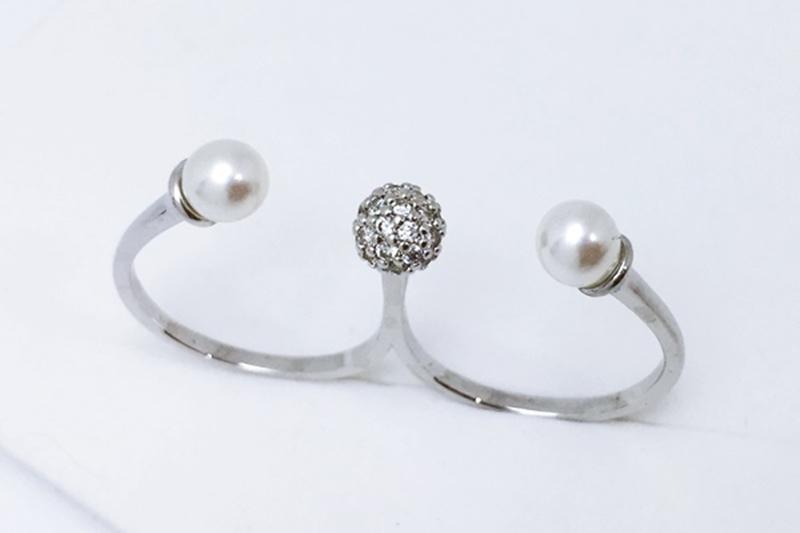 [Ozel] Romantic Mood Glossy Acrylic Brass Pearl Cubic Ring