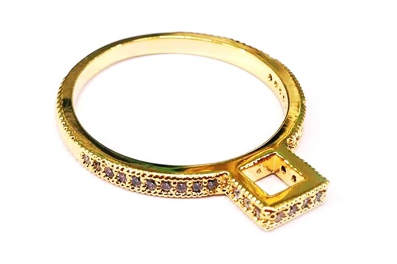 [Ozel] Luxurious Glossy Brass Cubic Ring