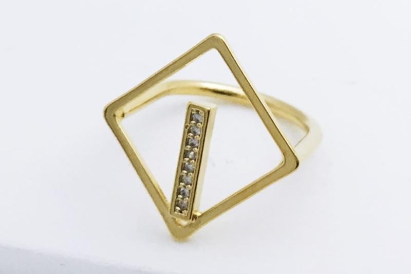 [Ozel] Trendy Glossy Brass Cubic Ring