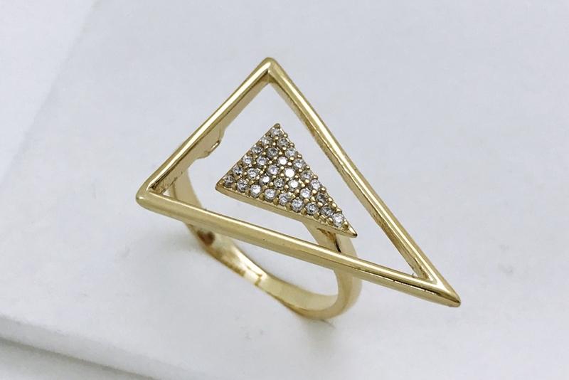 ] Statement Look Glossy Brass Cubic Ring