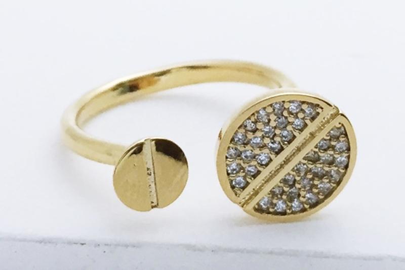 [Ozel] Subtle Charm Glossy Brass Cubic Ring