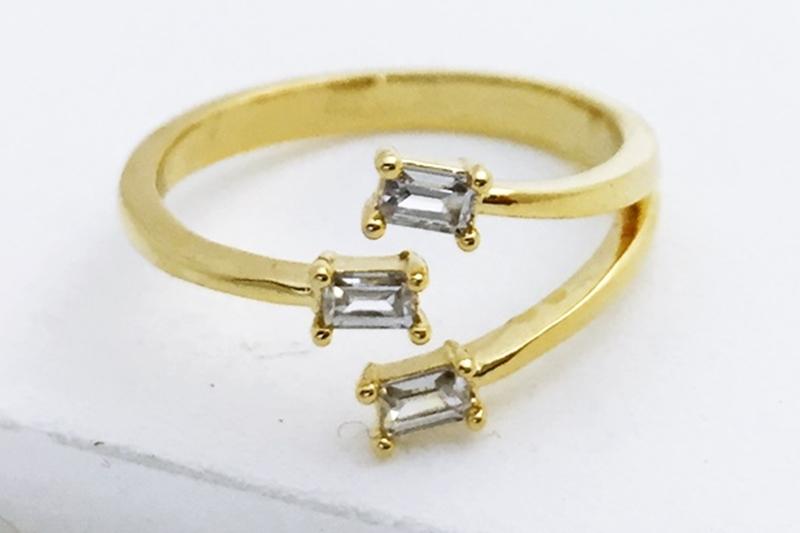 [Ozel] Subtle Charm Glossy Brass Cubic Ring