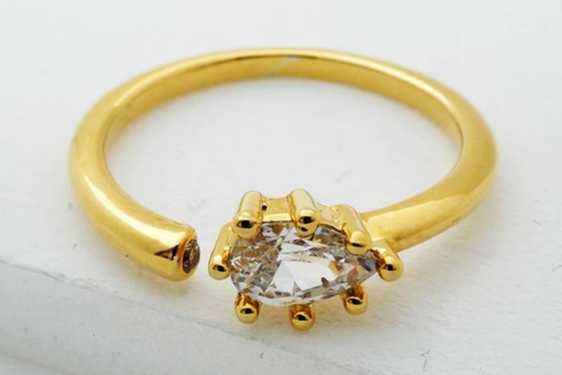 [Ozel] Chic Point Glossy Brass Cubic Ring