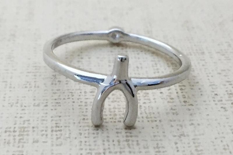 [오젤] 은은한 매력의 유광 신주 큐빅 반지