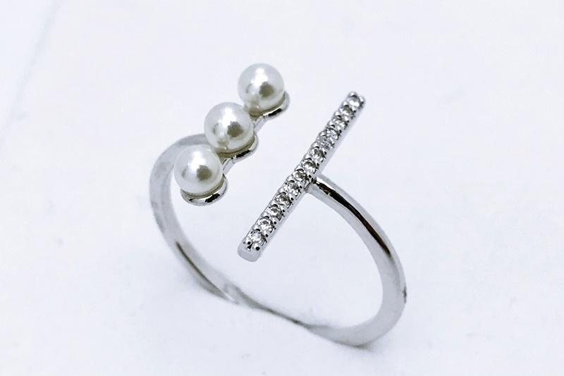 [Ozel] Glossy Acrylic Brass Pearl Cubic Ring for Girlfriend Gift