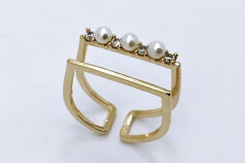 [Ozel] Simple Minimal Glossy Acrylic Brass Pearl Cubic Ring