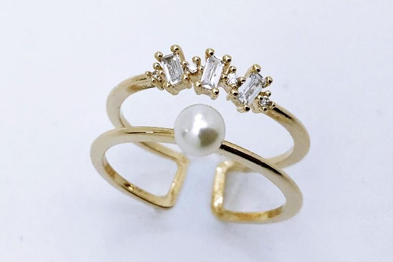 [Ozel] Trendy Glossy Acrylic Brass Pearl Cubic Ring