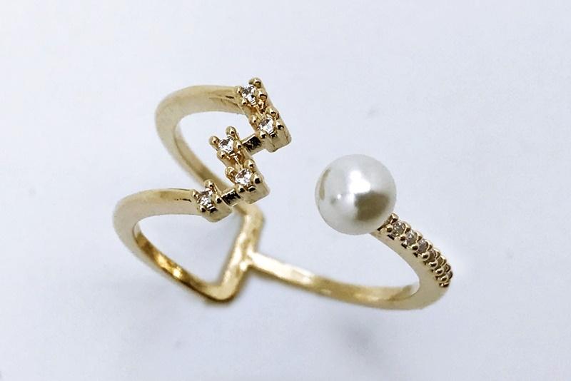 [Ozel] Statement Look Glossy Acrylic Brass Pearl Cubic Ring