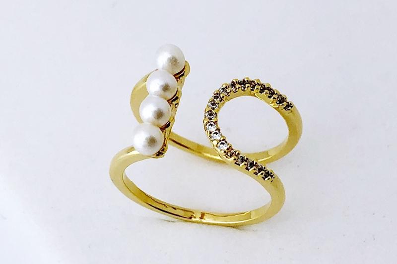 [Ozel] Wedding Guest Look Glossy Acrylic Brass Pearl Cubic Ring