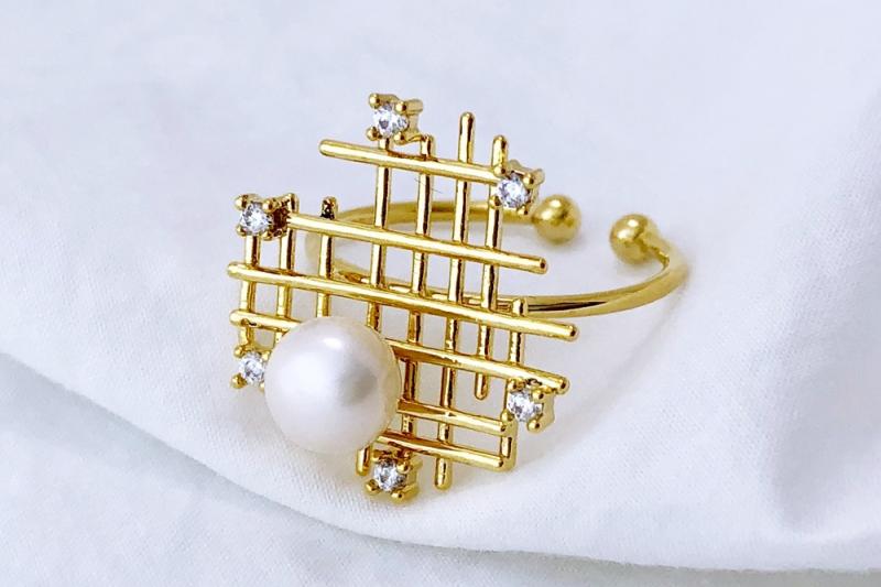 [Ozel] Elegant Glossy Freshwater Pearl Brass Cubic Ring