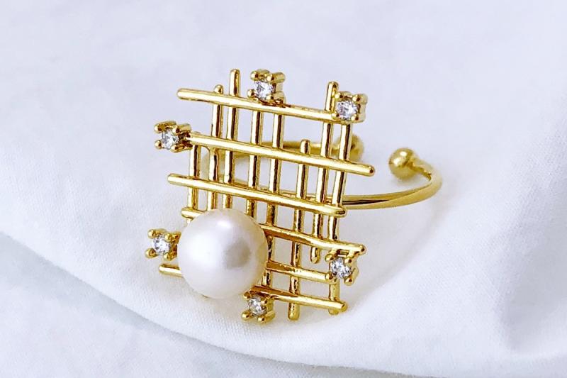 [Ozel] Feminine Glossy Freshwater Pearl Brass Cubic Ring