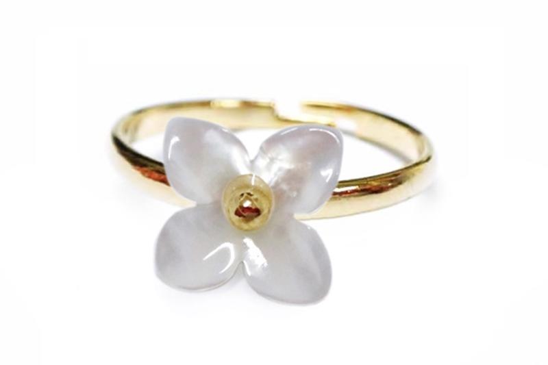 [Ozel] Sophisticated Glossy Brass Natural Mother-of-Pearl Ring