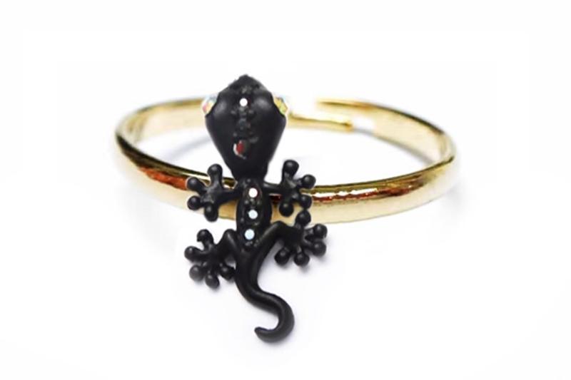 Ozel] Sophisticated Glossy Ring