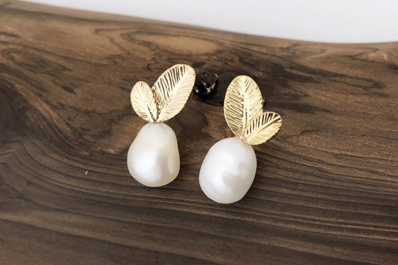 [Ozel] Vintage Vibe Glossy Freshwater Pearl Brass Earrings