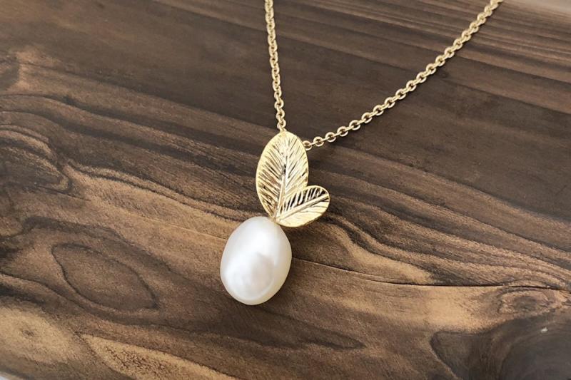 [Ozel] Unique Mood Glossy Freshwater Pearl Brass Necklace
