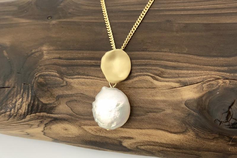 [Ozel] Sophisticated Vintage Plated Freshwater Pearl Brass Necklace