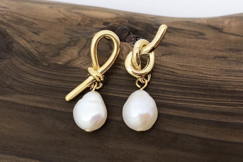 Ear Cuff [Ozel] Point Look Glossy Freshwater Pearl Zinc Alloy