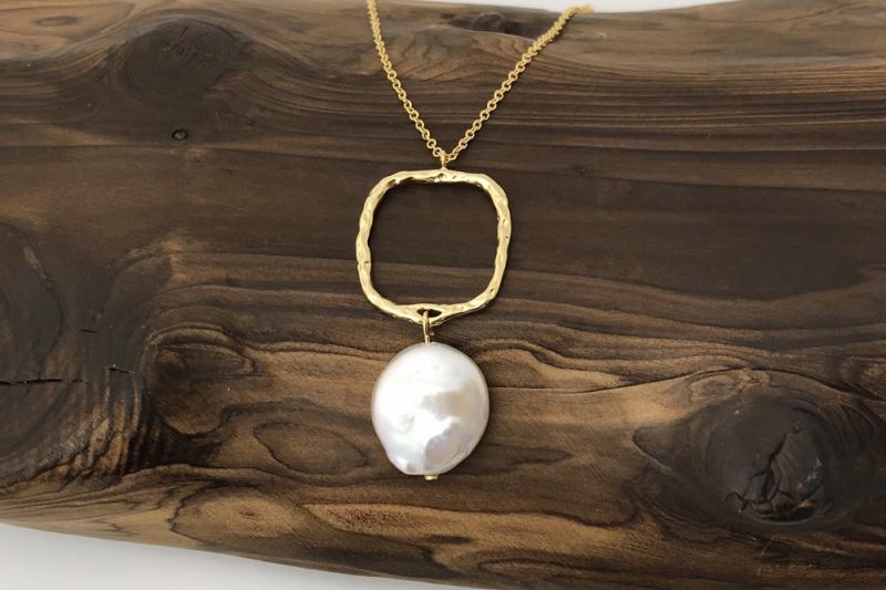 [Ozel] Feminine Vintage Plated Freshwater Pearl Brass Necklace