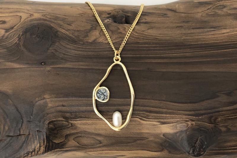 [Ozel] Wedding Guest Look Glossy Freshwater Pearl Brass Zinc Alloy Necklace