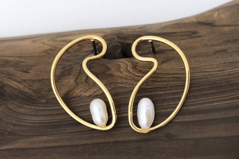 [Ozel] Girlfriend Gift Glossy Freshwater Pearl Brass Earrings