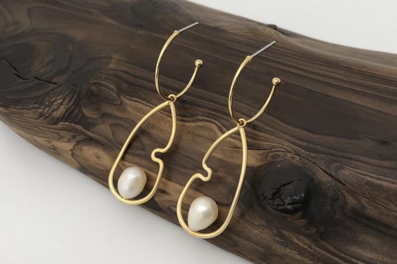 [Ozel] Girlfriend Gift Glossy Vintage Plated Freshwater Pearl Brass Earrings