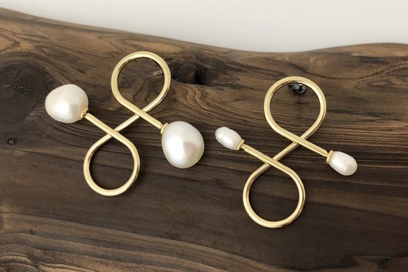 [Ozel] Statement Look Glossy Freshwater Pearl Brass Earrings