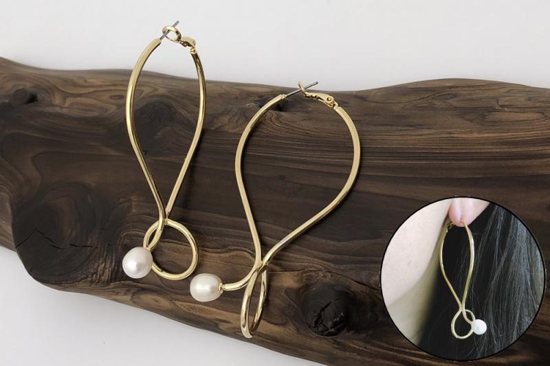 [Ozel] Unique Mood Glossy Wire Freshwater Pearl Brass Earrings