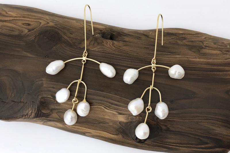 [Ozel] Girlfriend Gift Glossy Wire Freshwater Pearl Brass Earrings