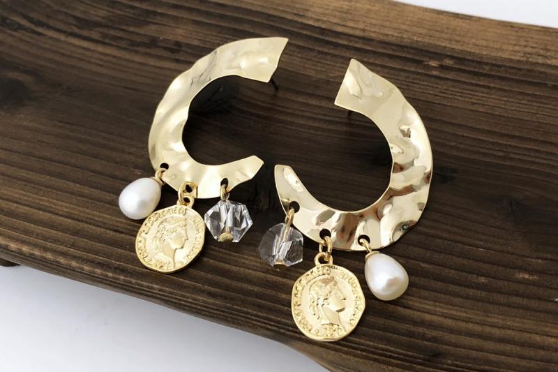 [Ozel] Luxurious Glossy Freshwater Pearl Brass Earrings