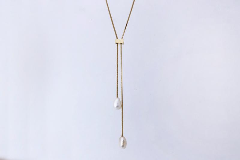[Ozel] Statement Look Glossy Freshwater Pearl Brass Necklace