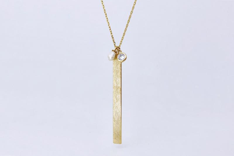 [Ozel] Subtle Charm Asymmetrical Curve Freshwater Pearl Brass Cubic Necklace