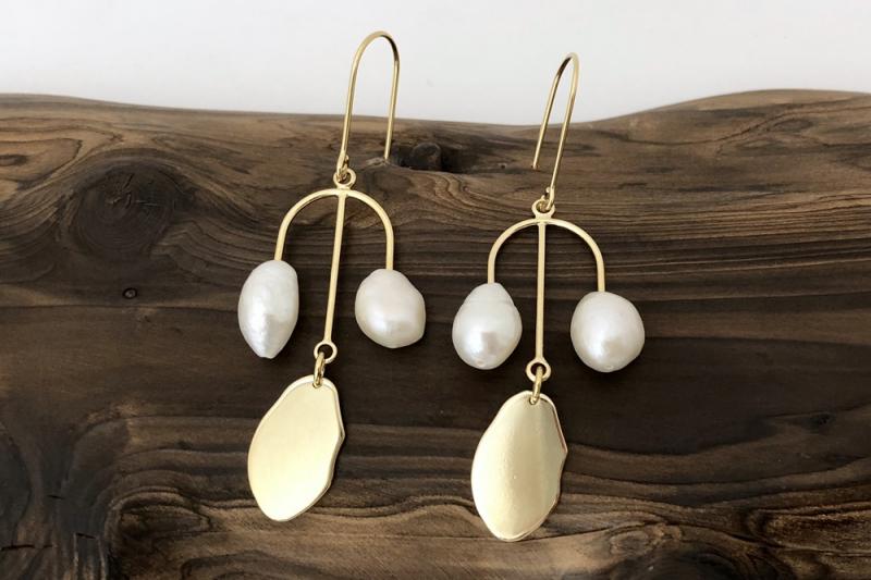 [Ozel] Wedding Guest Look Glossy Freshwater Pearl Brass Earrings