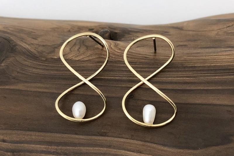 [Ozel] Modern Classic Glossy Wire Freshwater Pearl Brass Earrings