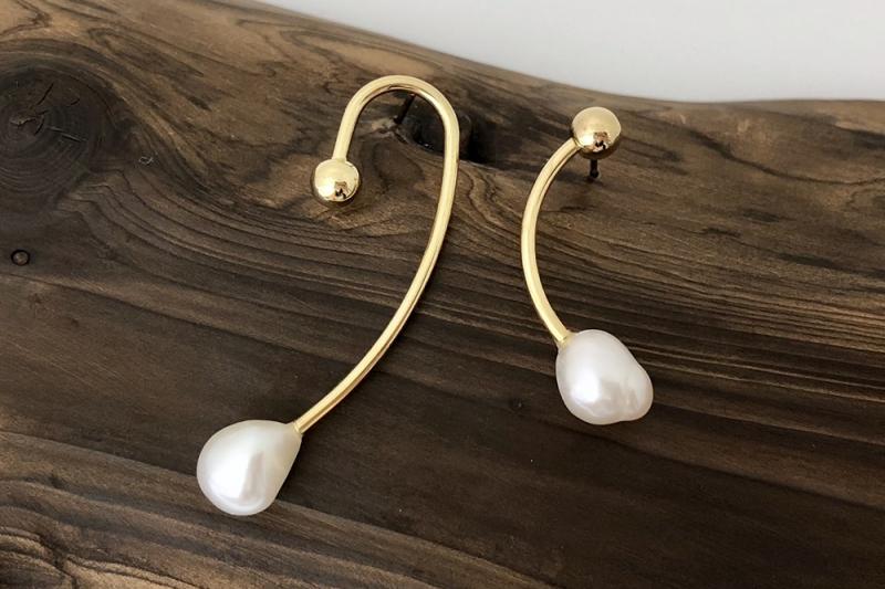 [Ozel] Layered Glossy Wire Freshwater Pearl Brass Earrings