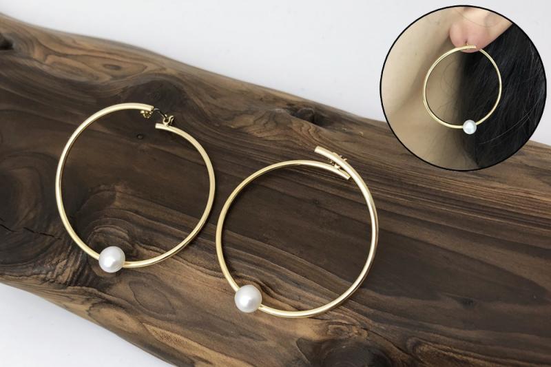 [Ozel] Casual Mood Glossy Wire Freshwater Pearl Brass Earrings