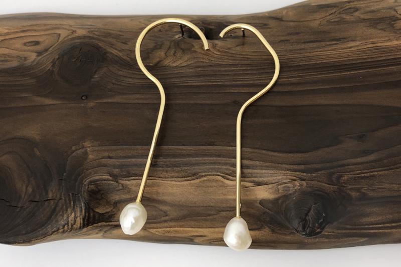 [Ozel] Statement Look Glossy Wire Freshwater Pearl Brass Earrings