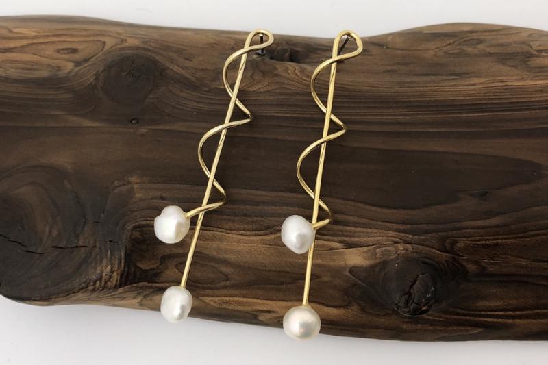 [Ozel] Unique Mood Glossy Wire Freshwater Pearl Brass Earrings