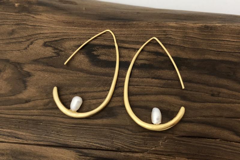 [Ozel] Modern Classic Vintage Plated Freshwater Pearl Brass Earrings