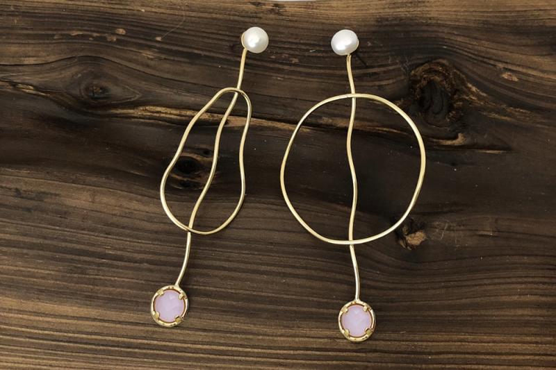 [Ozel] Simple Minimal Glossy Wire Freshwater Pearl Rose Quartz Gemstone Brass Earrings