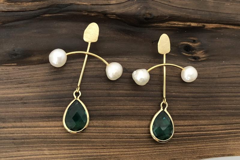 [Ozel] Elegant Asymmetrical Curve Freshwater Pearl Brass Earrings