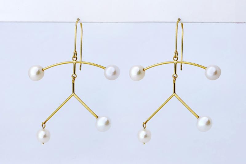 [Ozel] Elegant Glossy Wire Freshwater Pearl Brass Earrings