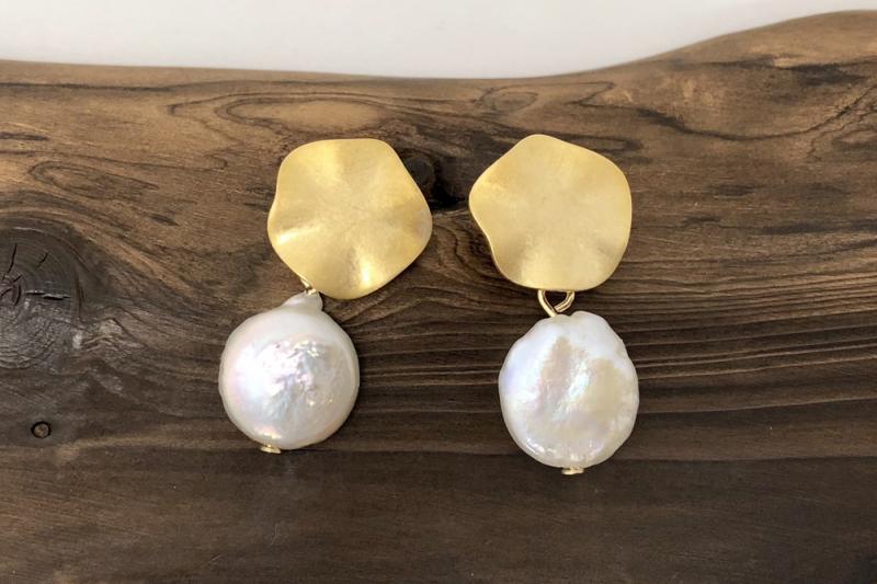 [Ozel] Trendy Vintage Plated Freshwater Pearl Brass Earrings