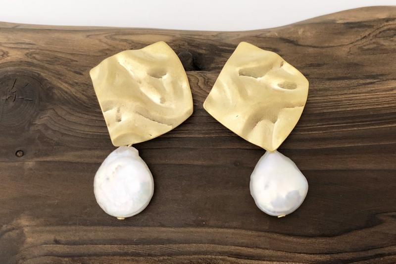 [Ozel] Subtle Charm Vintage Plated Freshwater Pearl Brass Earrings